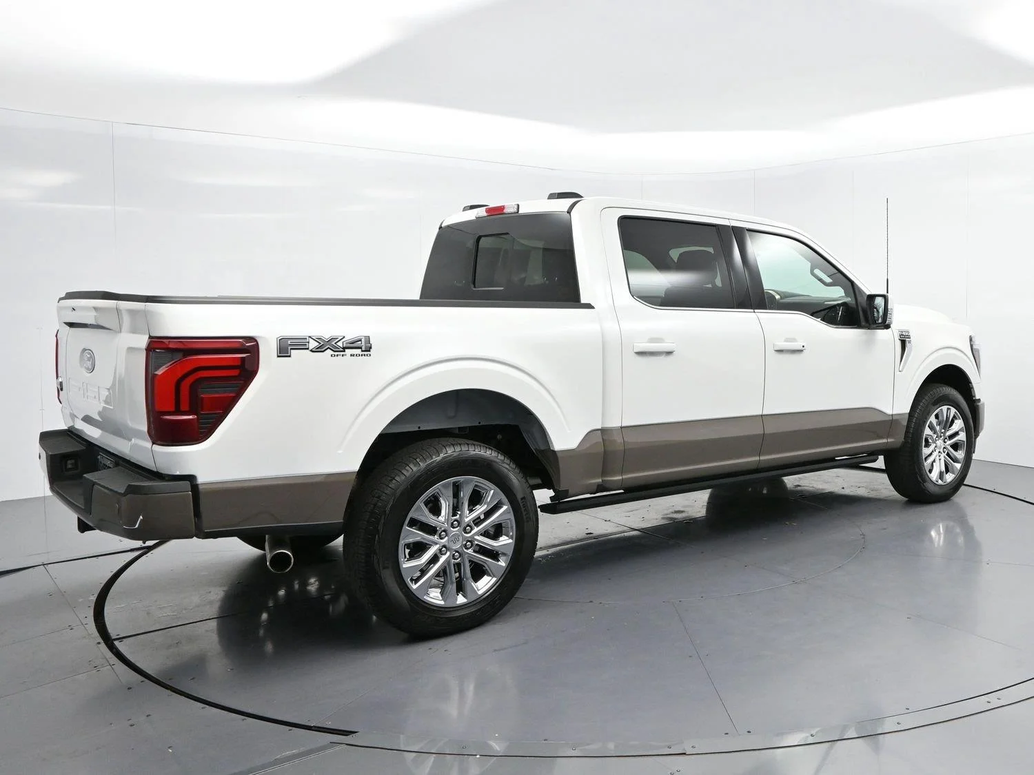 Used 2026 Star White Metallic Tri-coat Ford King Ranch image 7