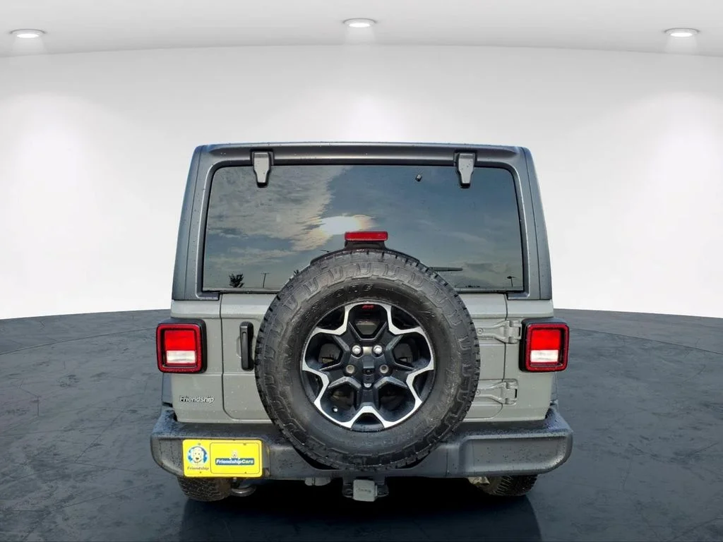 Used 2021 Gray Jeep Sport S image 10