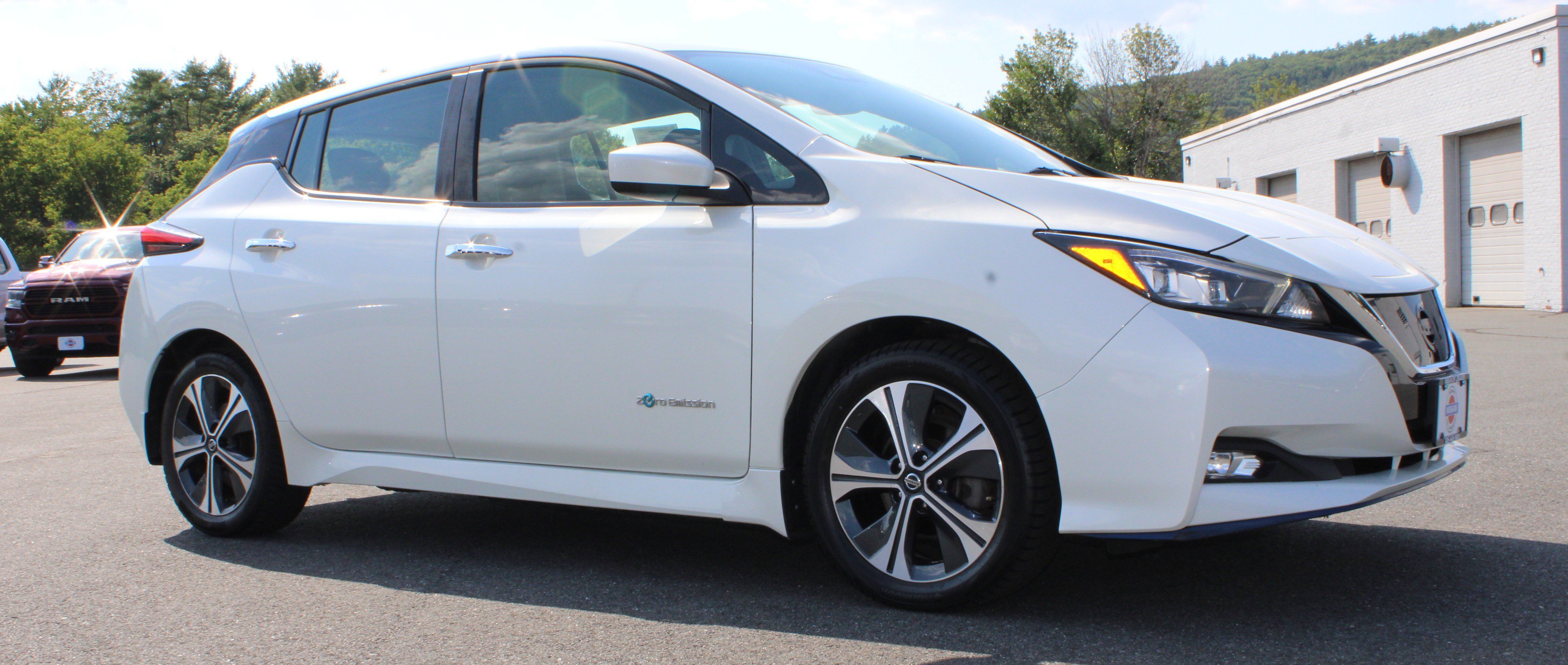 Used 2019 Pearl White Tricoat Nissan SV PLUS image 5