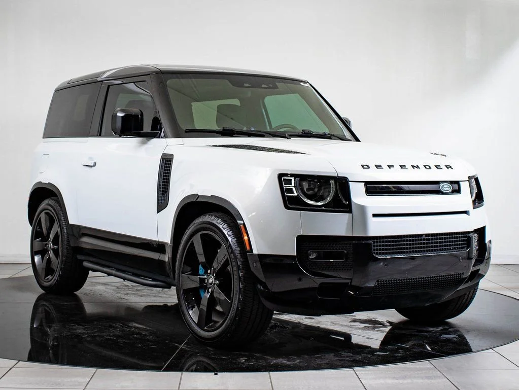 Used 2022 White Land Rover V8 image 5