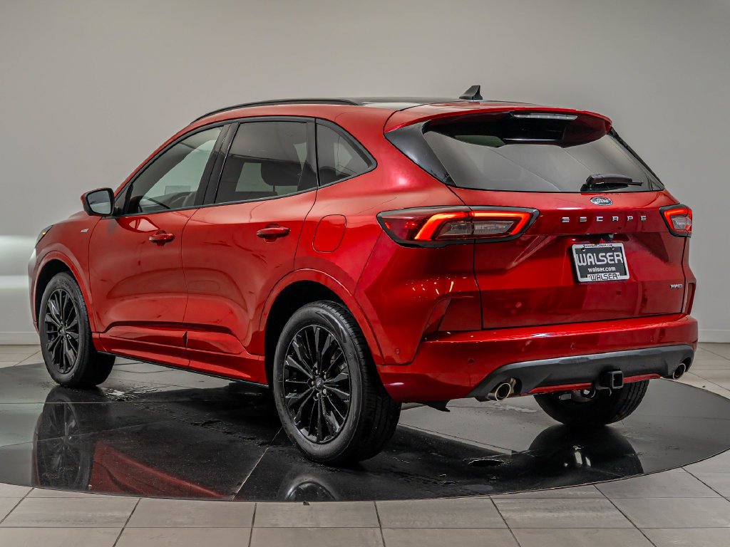 Used 2024 Rapid Red Metallic Tinted Clearcoat Ford ST-Line Elite image 7