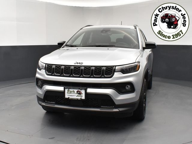 New 2026 Silver Zynith Metallic Clearcoat Jeep Latitude image 2