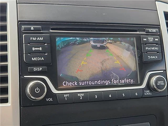 Used 2018 Gray Nissan SV 4x4 Crew Cab 6 ft. box 139.9 in. WB image 16