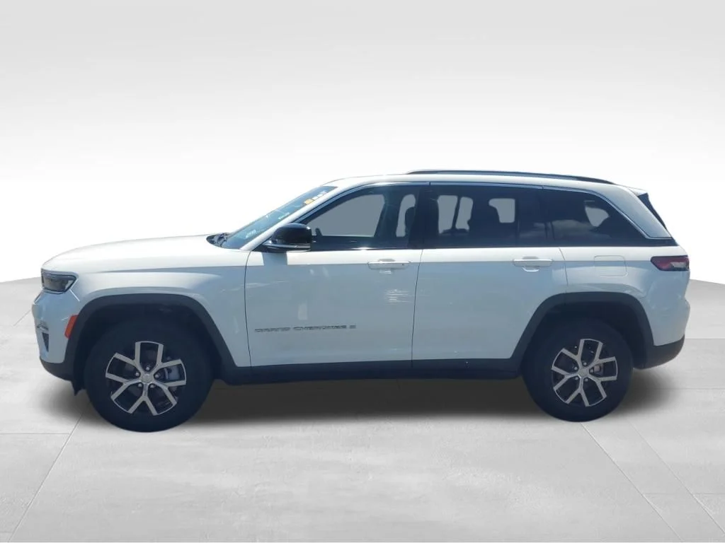 Used 2023 White Jeep Limited image 2