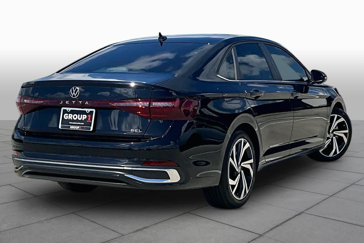 Used 2025 Deep Black Pearl Volkswagen SEL image 12