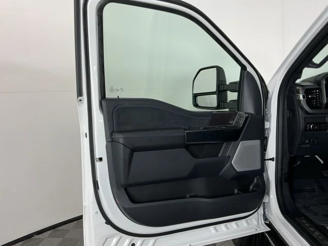 New 2026 Star White Metallic Tri-Coat Ford Platinum image 16