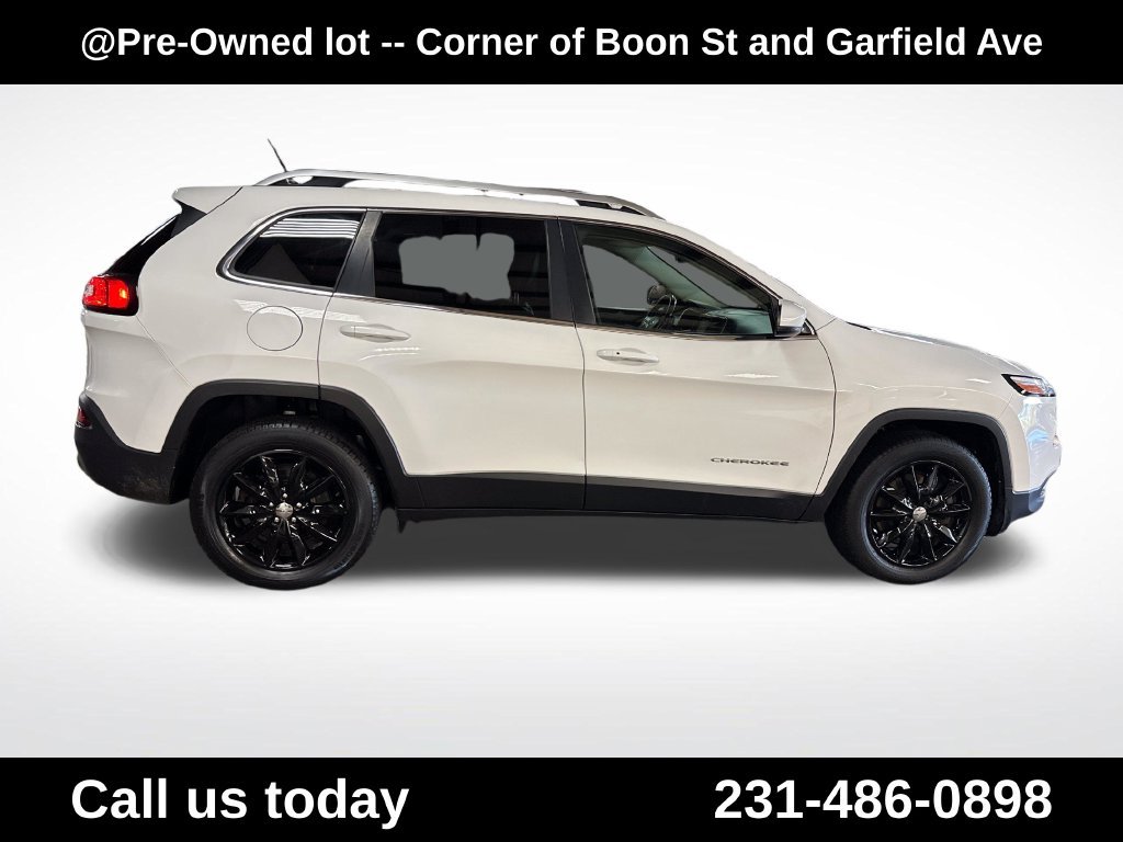 Used 2015 White Jeep Limited image 6