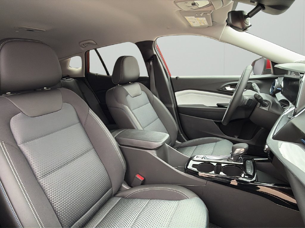 2026 Chevrolet Trax LT - Photo 30