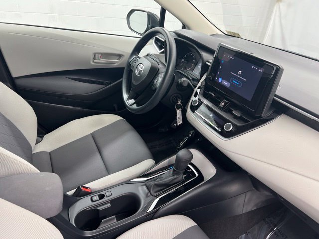 Used 2023  Toyota LE image 21