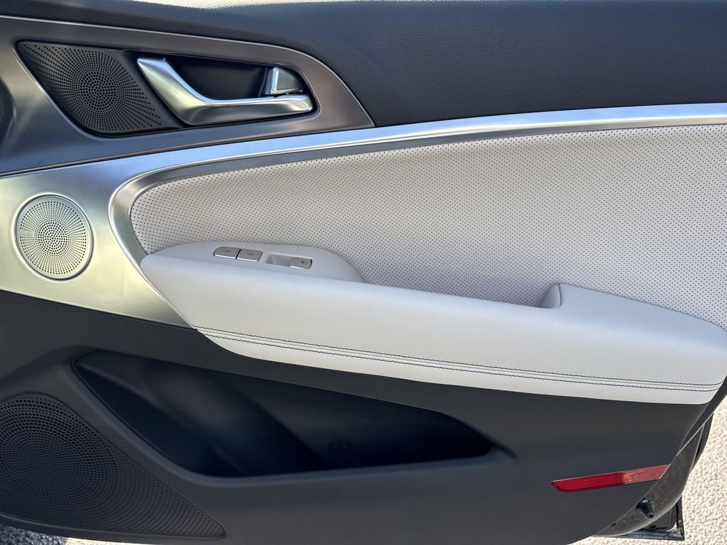 New 2026 Black Genesis 3.3T Sport Prestige image 14