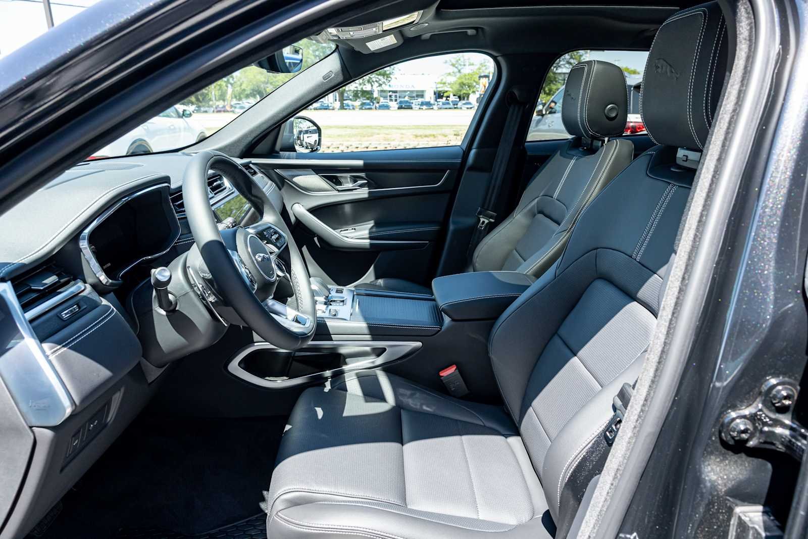 2026 Jaguar F-Pace R-Dynamic S - Photo 25