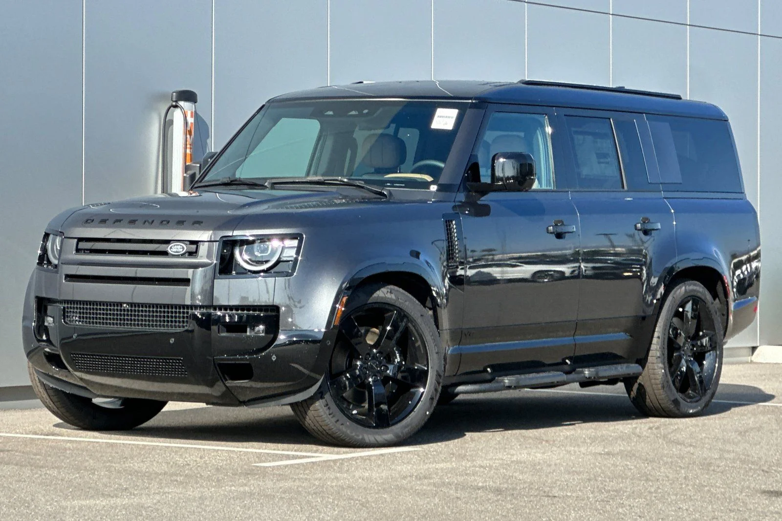 2026 Land Rover Defender 130 V8 P500's photo