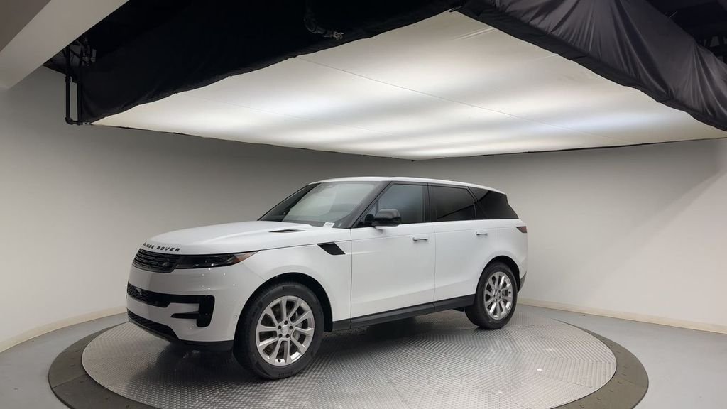 Used 2025 Fuji White Land Rover SE image 4