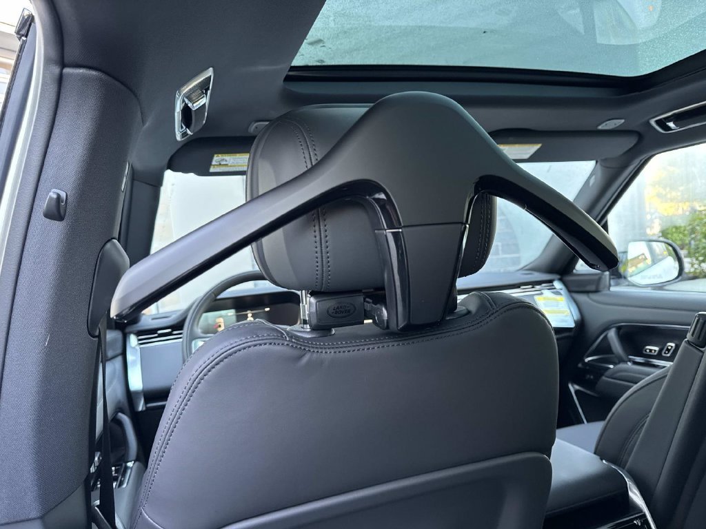 New 2027 Fuji White LAND ROVER  image 18