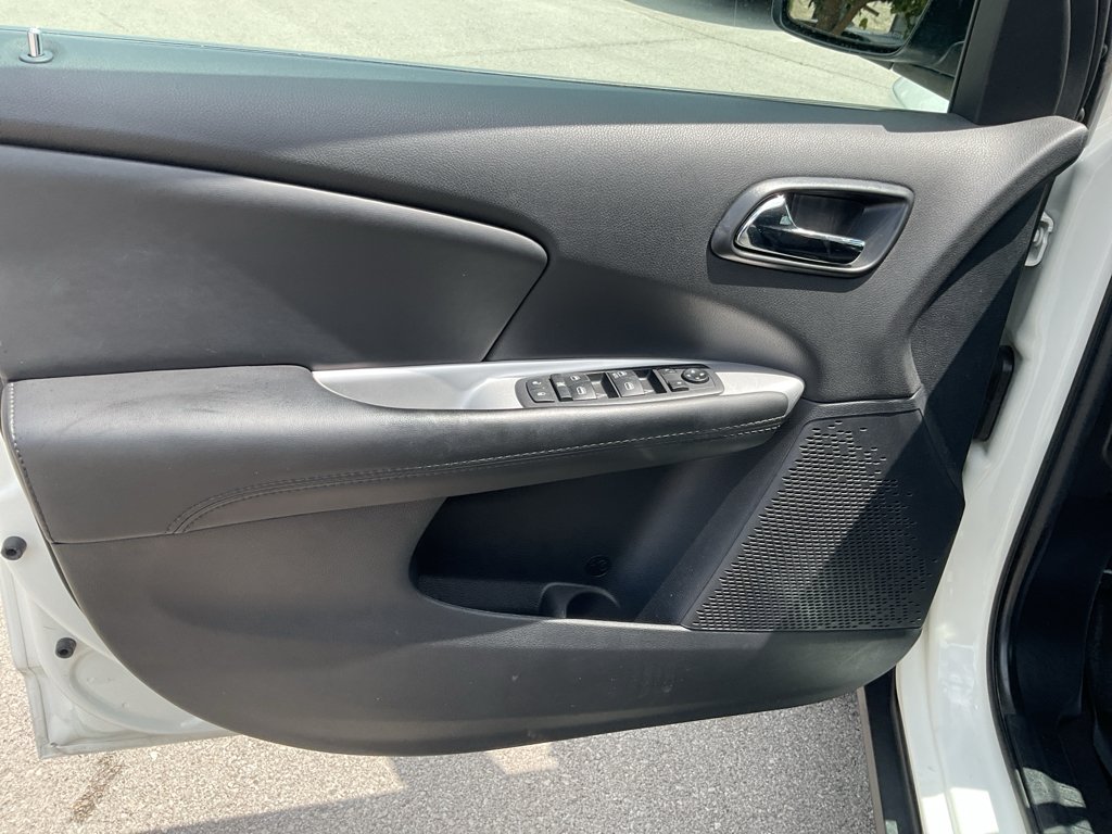 Used 2020 Vice White Dodge SE Value image 20
