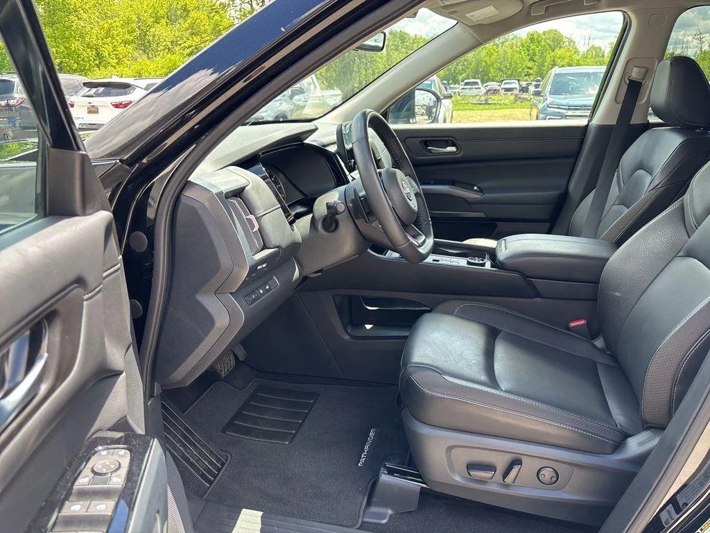 Used 2024 Super Black Nissan SL image 9