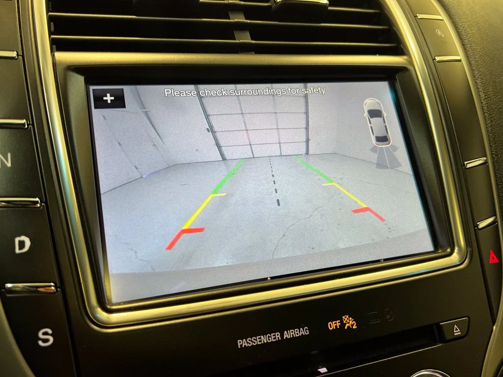 Used 2019 White Lincoln Reserve image 25