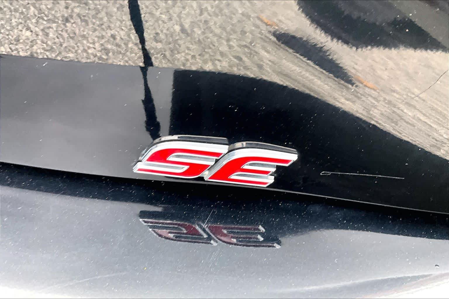Used 2019 Midnight Black Metallic Toyota SE image 10