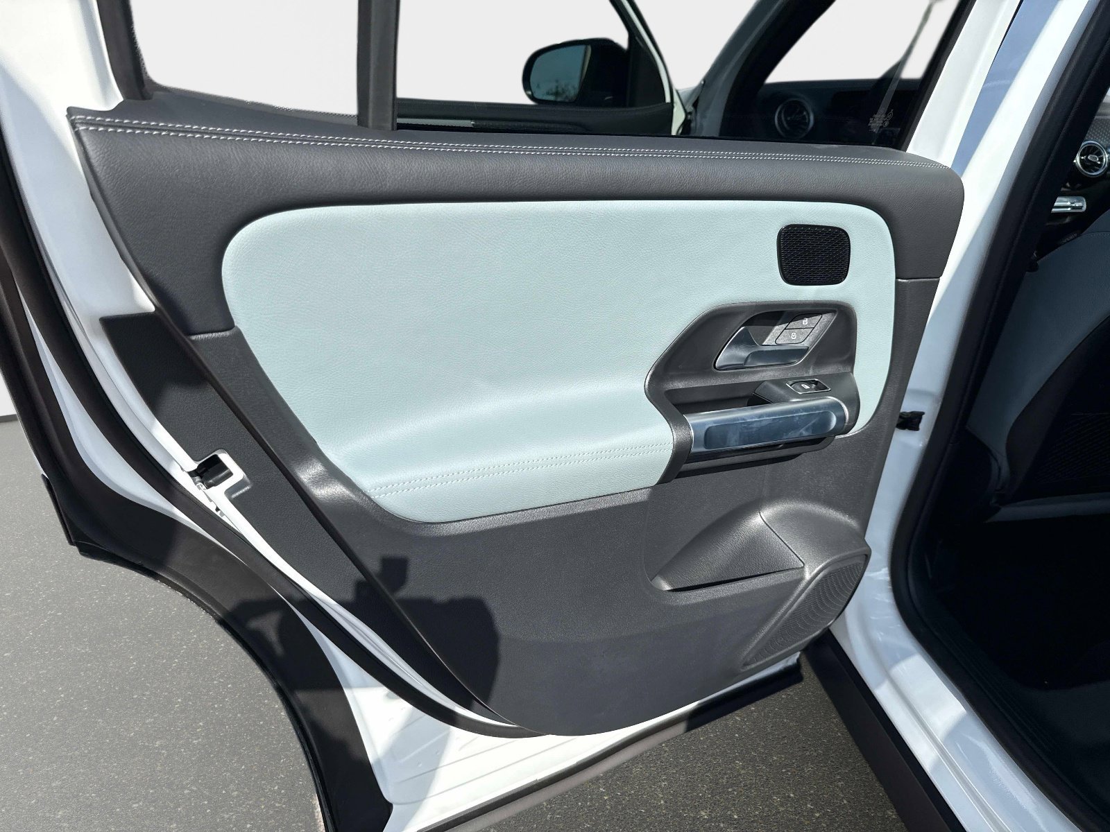 New 2026 Polar White Mercedes-Benz 250 SUV image 11