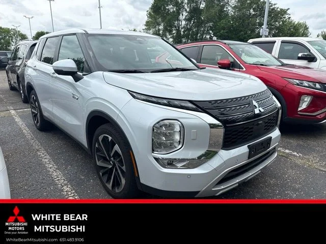 2023 Mitsubishi Outlander Plug-in Hybrid SE S-AWC's photo