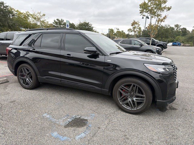 Certified Used 2025 Black Metallic Ford ST-Line image 28