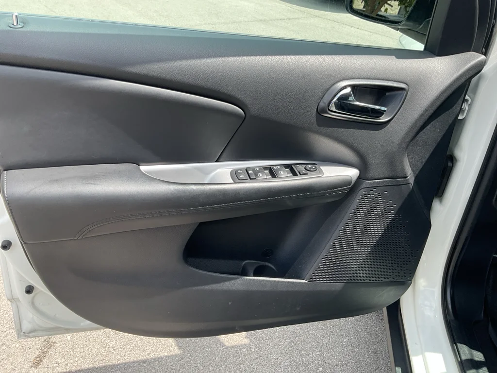 Used 2020 Vice White Dodge SE Value image 20