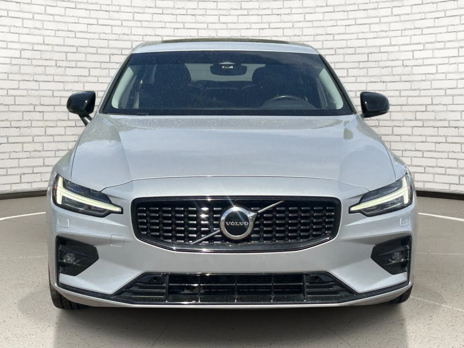 Used 2023 Platinum Grey Metallic Volvo Core Dark Theme image 12