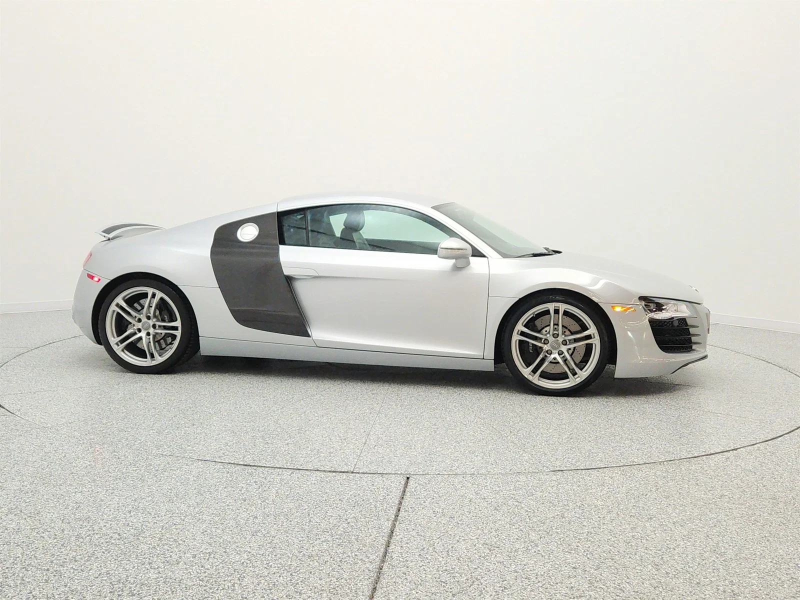 Used 2010 Ice Silver Metallic With Apollo Silver Sideblades Audi 2dr Cpe Auto quattro 4.2L image 4