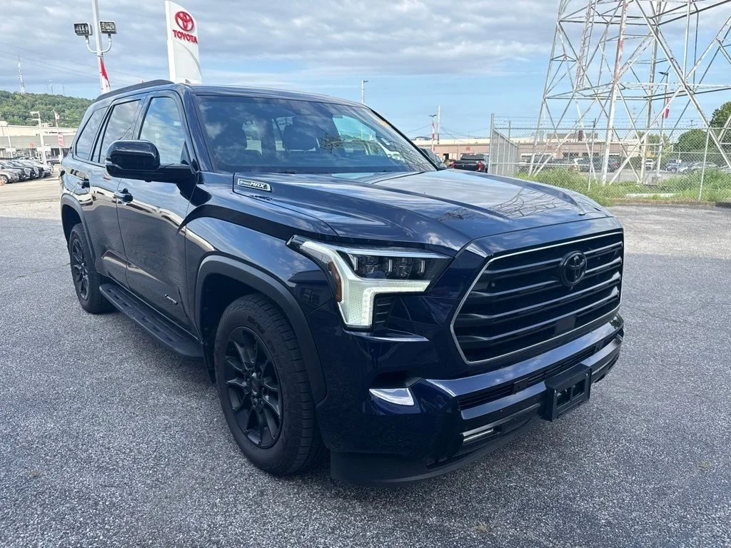 Used 2026  Toyota Limited image 3