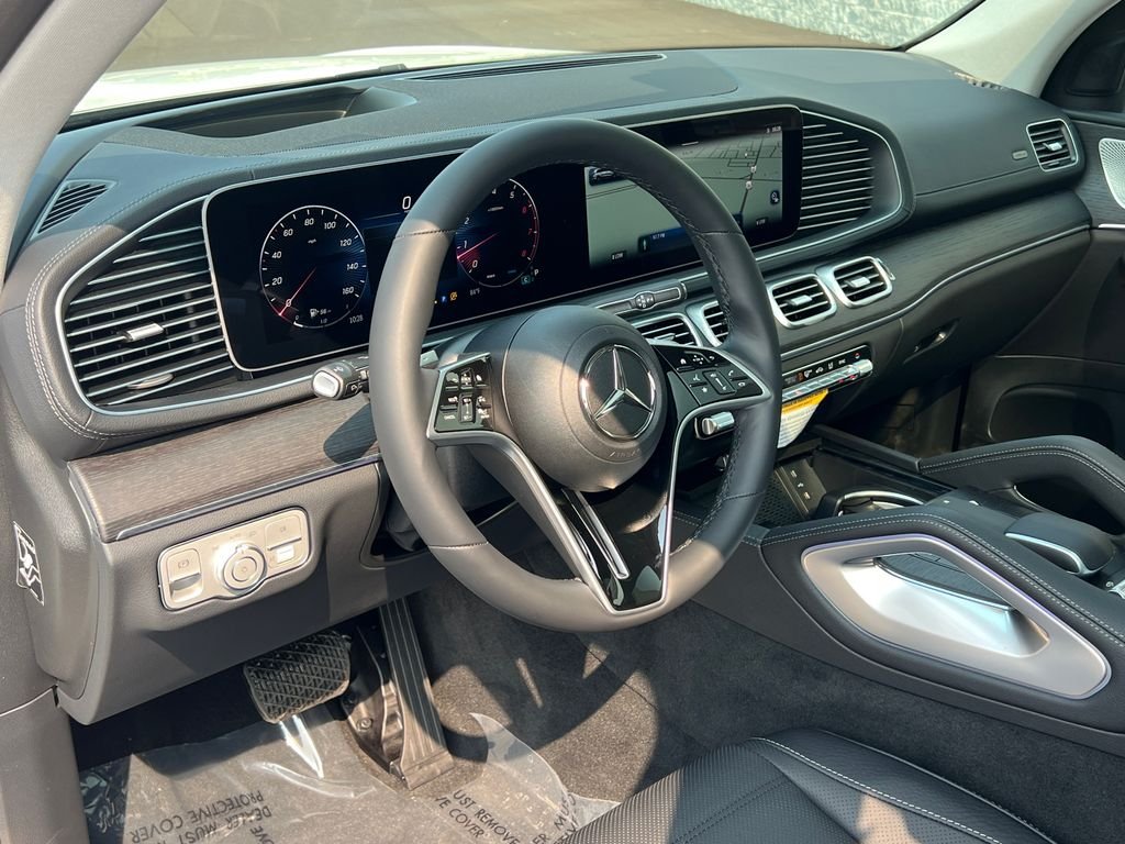 New 2026 MANUFAKTUR Moonlight White Metallic Mercedes-Benz GLS 450 image 16