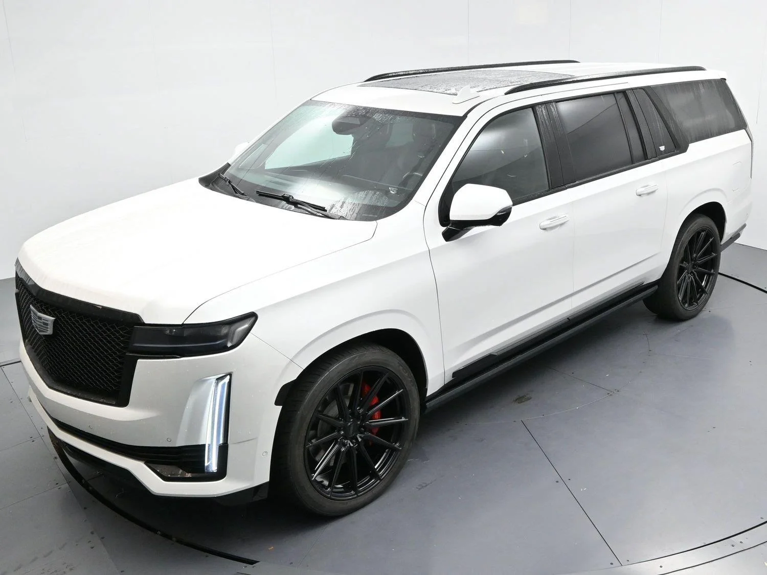 Used 2021 Crystal White Tricoat Cadillac Sport Platinum image 44