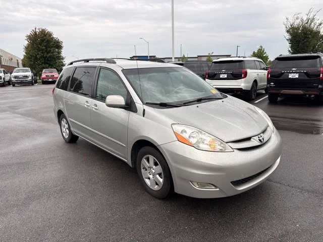 Used 2008 Silver Shadow Pearl Toyota XLE image 1