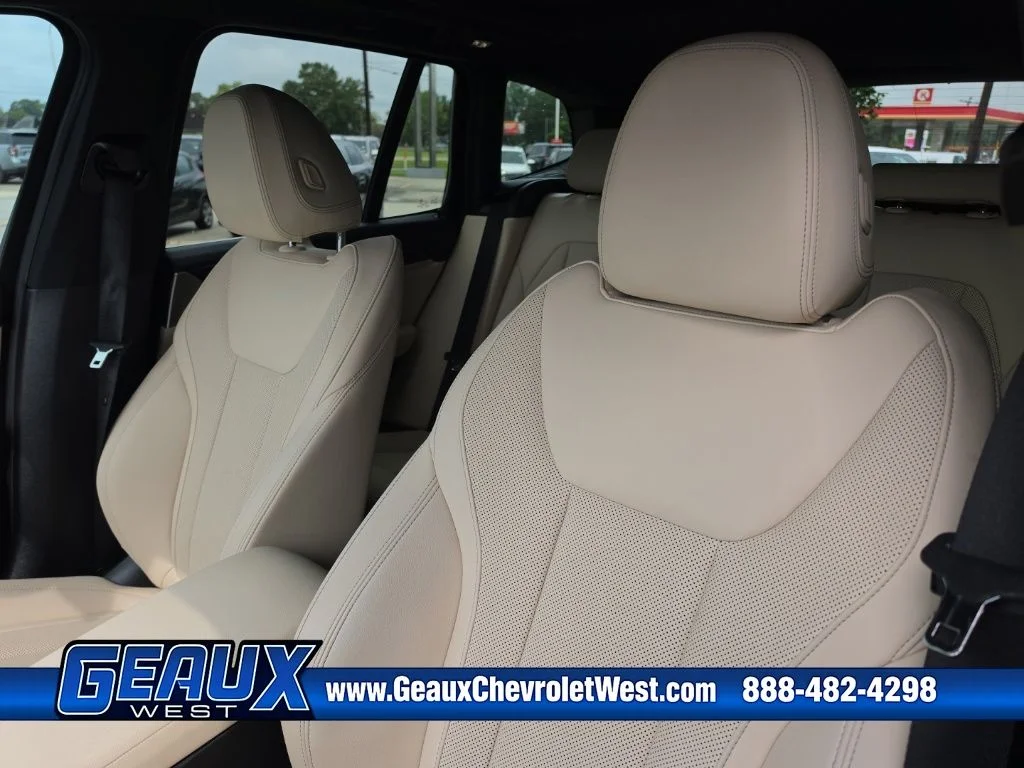 Used 2024 Black BMW sDrive30i image 24