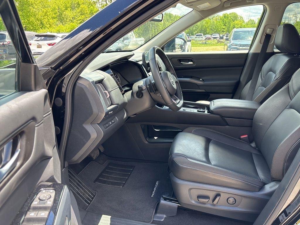 Used 2024 Super Black Nissan SL image 9