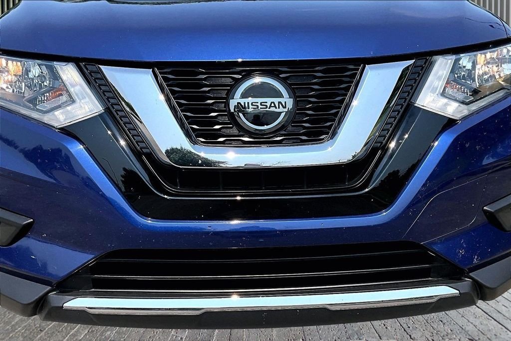 Used 2018 Blue Nissan S image 28