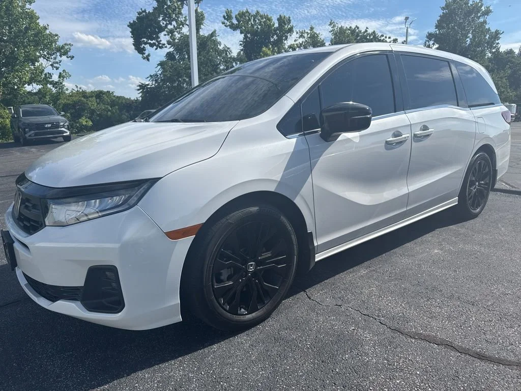 Used 2025 Platinum White Pearl Honda Sport-L image 1