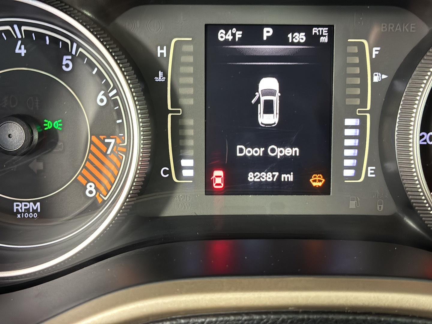 Used 2015 Bright White Clearcoat Jeep Latitude image 37