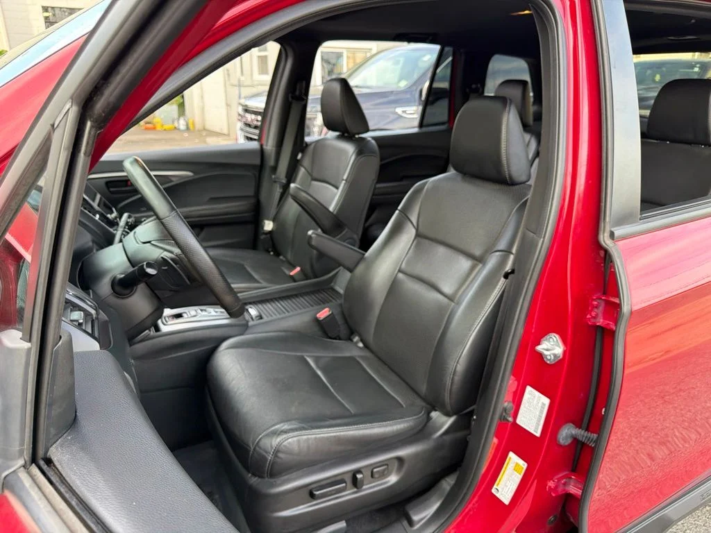 Used 2023 Red Honda EX-L image 17