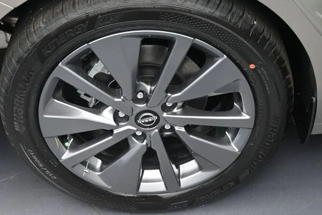New 2026 Brown Nissan SL image 32
