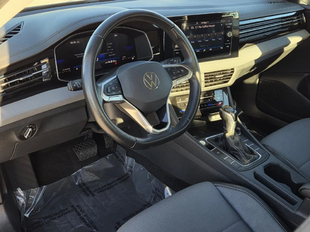 Used 2025  Volkswagen 1.5T SE image 14