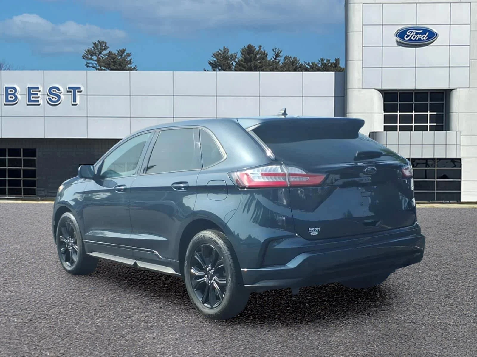 Used 2024 Stone Blue Ford SE image 4