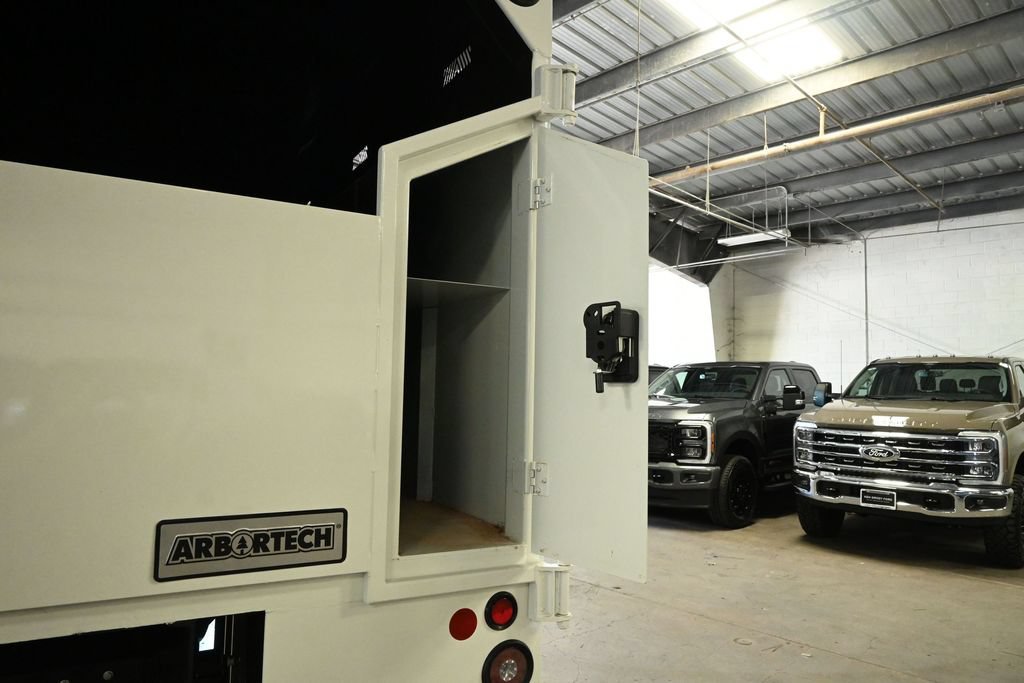 New 2026 Oxford White Ford XL image 23