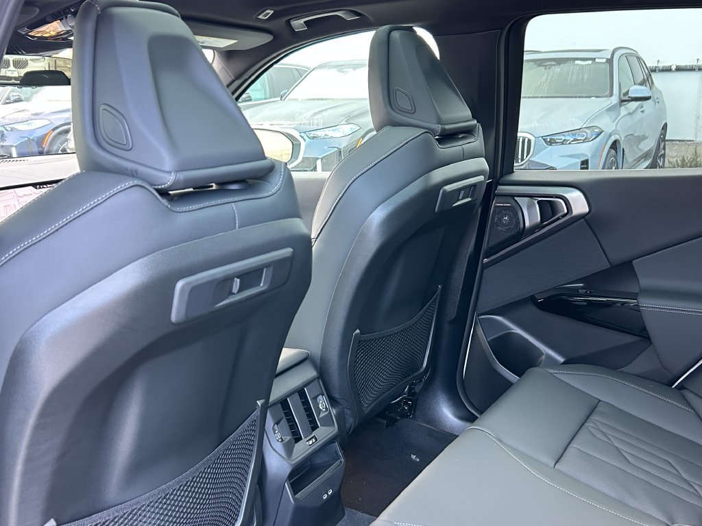 New 2026 Mineral White Metallic BMW 30 xDrive image 32