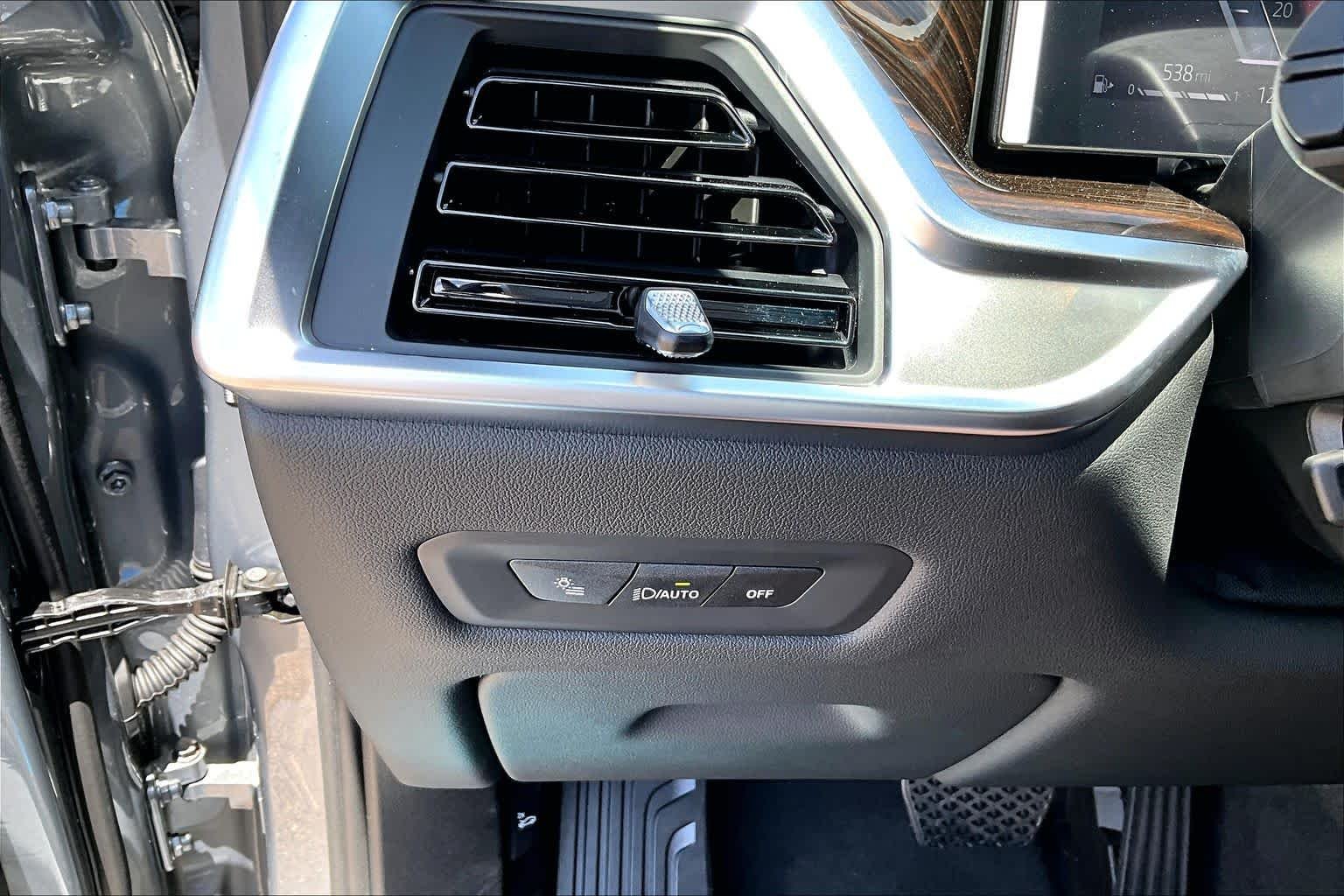 New 2026 Skyscraper Grey Metallic BMW xDrive40i image 18