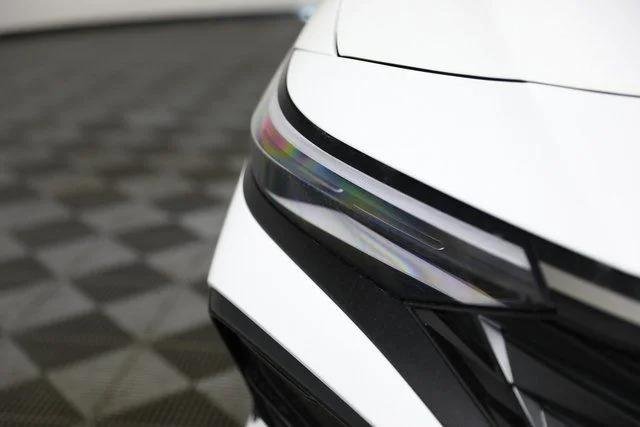 2025 Hyundai Elantra Limited - Photo 59