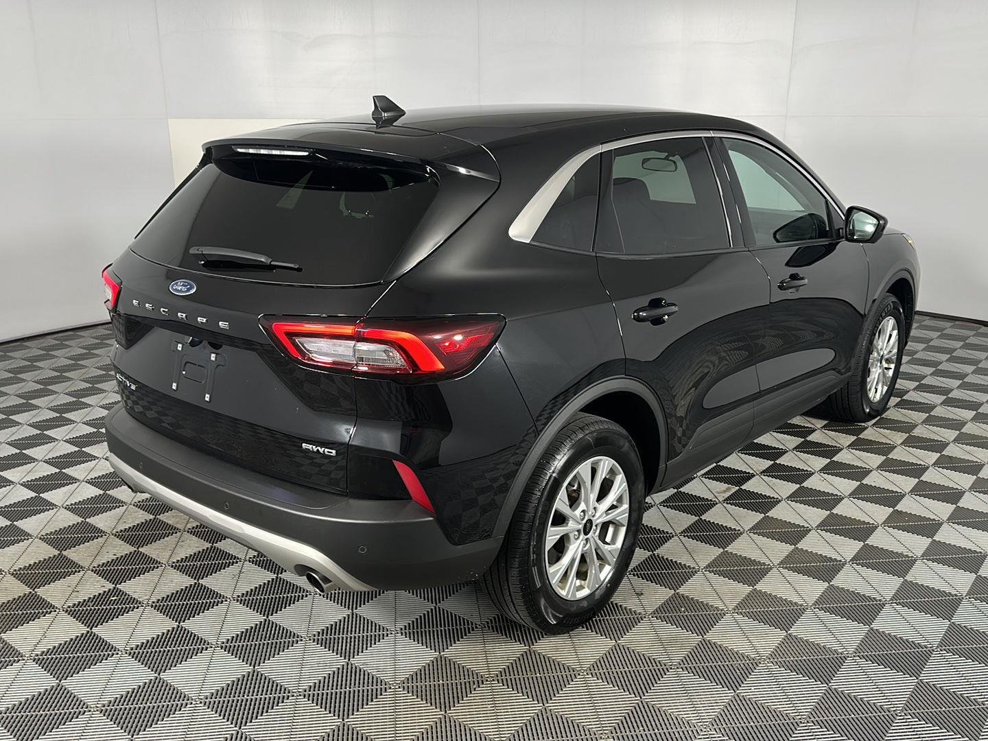 Used 2023 Agate Black Metallic Ford Active image 8