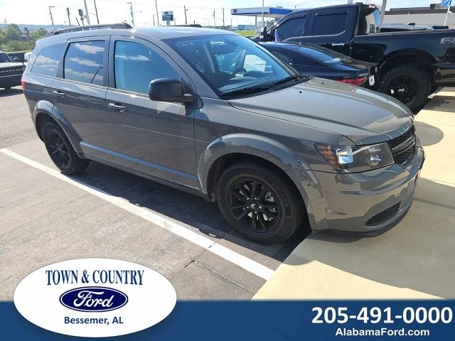 Used 2020 Gray Dodge SE image 1