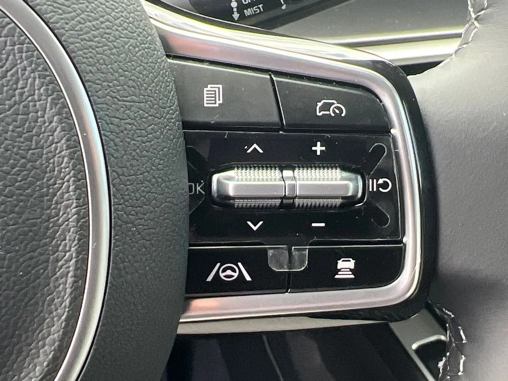 2025 Kia Sorento S - Photo 25