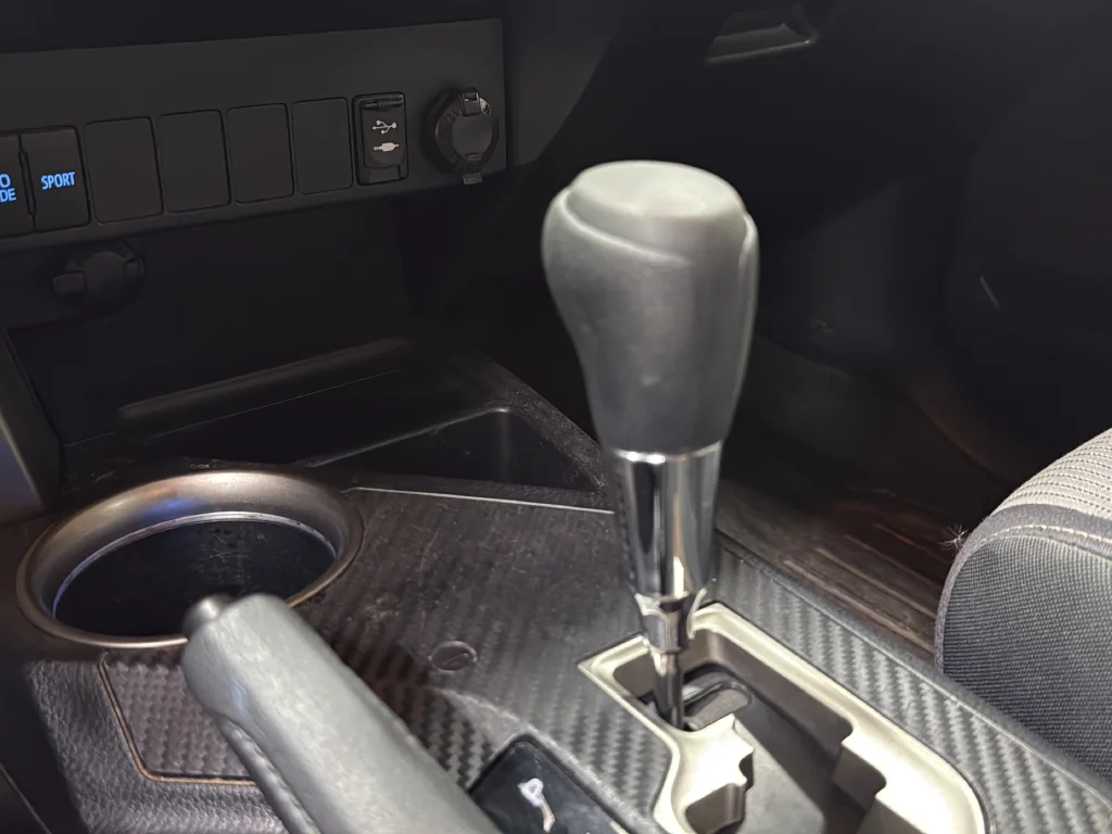 Used 2015 Red Toyota XLE image 19