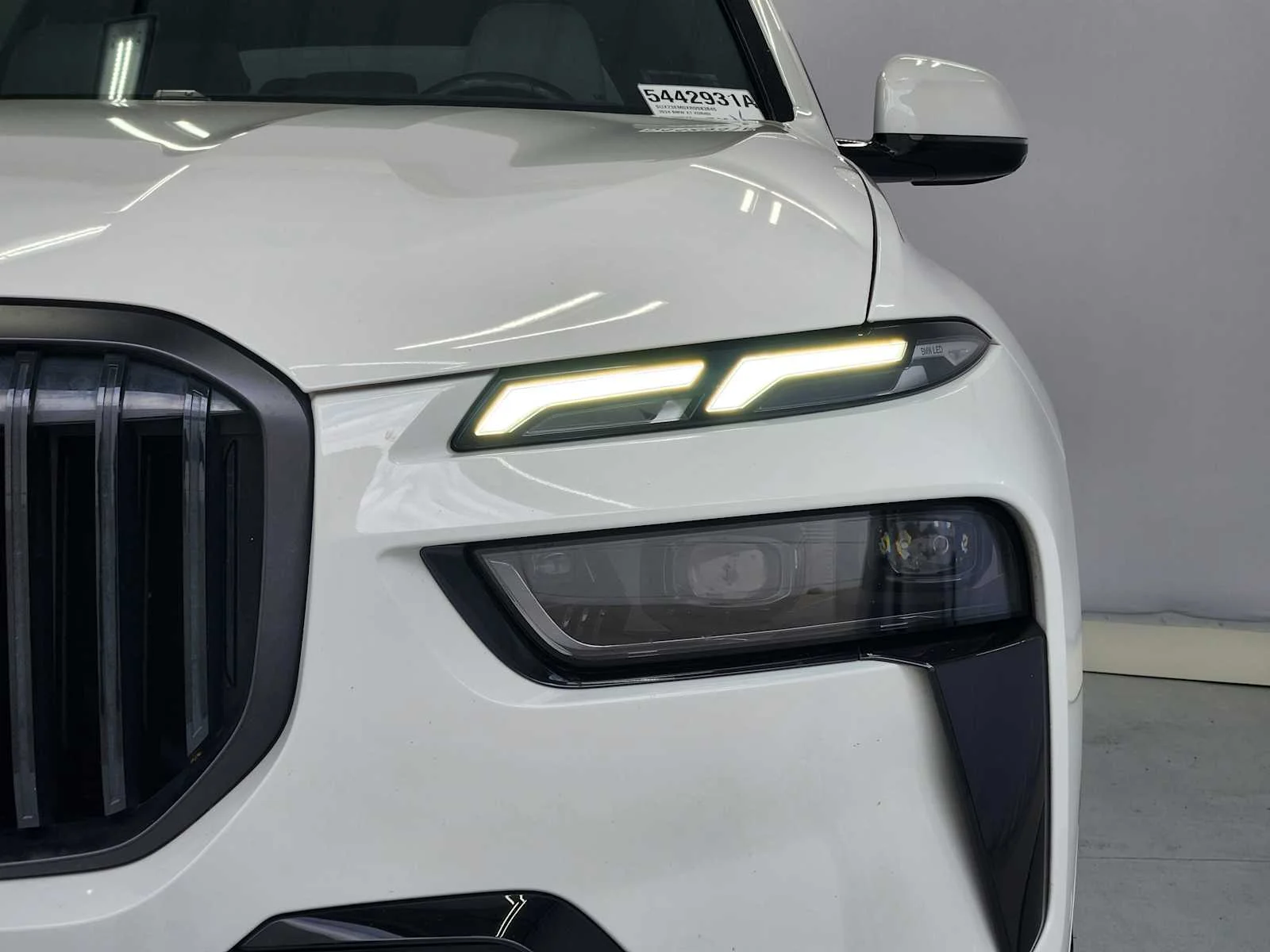 Certified Used 2024 Alpine White BMW xDrive40i image 5